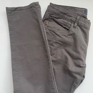 Zara Men’s Basic Grey Chino Pants